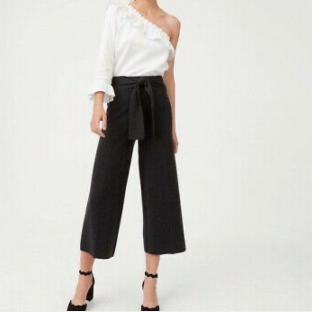 CLUB MONACO  Sz M 100% Wool Knit Wide Leg Attached Belt Culottes